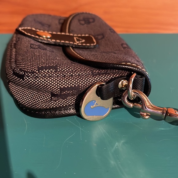 Dooney & Bourke wristlet - Picture 2 of 13